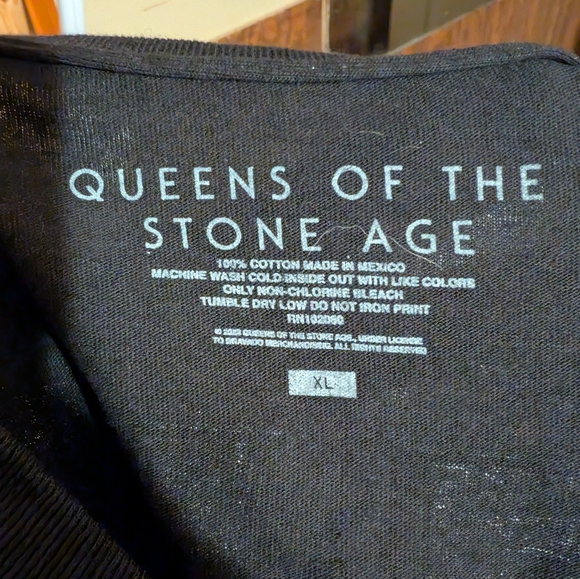 Queens of the Stone Age Tour In Times New Roman The End is Nero T-shirt - Picture 3 of 3